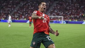 João Cancelo festeja golo marcado pela Seleção Nacional