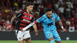 Neymar joga pelo Santos contra o Flamengo