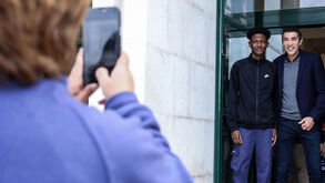 Bruno Lage à saída da FMH depois de uma palestra