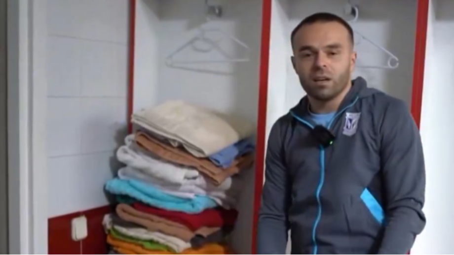 Polacos não ficaram impressionados com as instalações dos espanhóis e apresentaram-nas num vídeo satírico