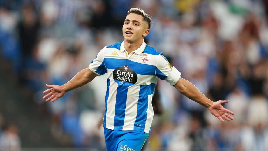 Deportivo garantiu a subida à 1ª liga espanhola e quer contar com o jogador para a próxima época