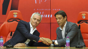 Mourinho e Rui Costa no dia da apresentação