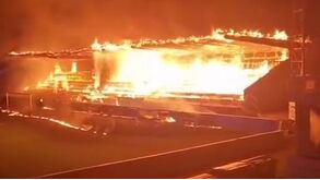 Três menores pegam fogo a estádio de histórico finlandês após descida de divisão imagens partem o coração