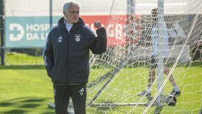Mourinho no treino do Benfica