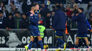 Jogadores do FC Porto celebram em Guimarães