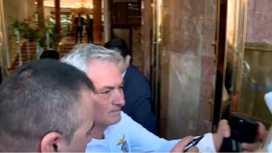 Treinador do Benfica esteve quase duas horas fora