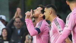 Messi celebra 900.º golo