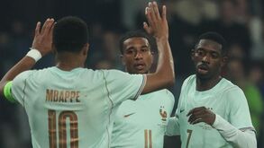Olise, Kylian Mbappe e Ousmane Dembele a representar França