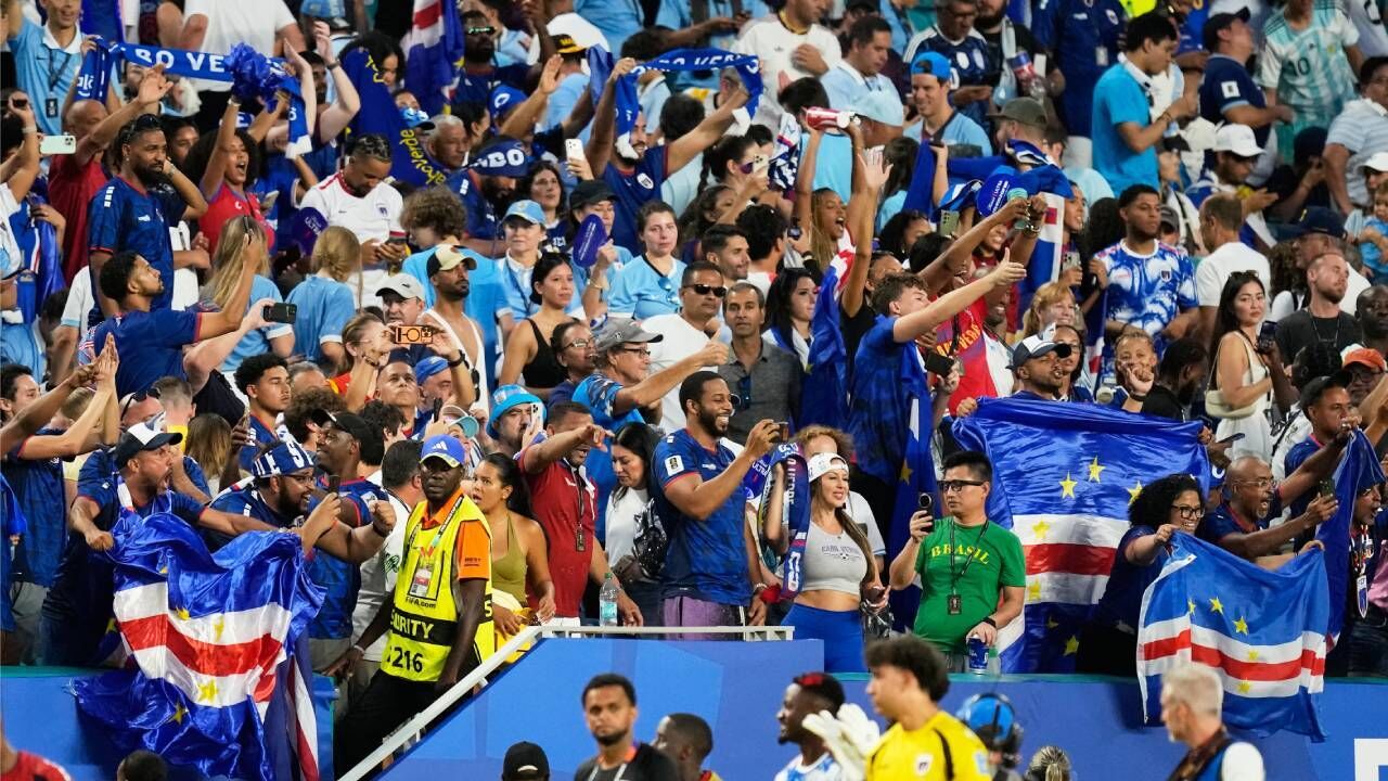 Empate frente ao Uruguai festejado noite dentro em Cabo Verde: «Este espírito contagia!»