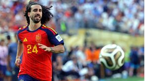 Marc Cucurella em ação frente à Argentina