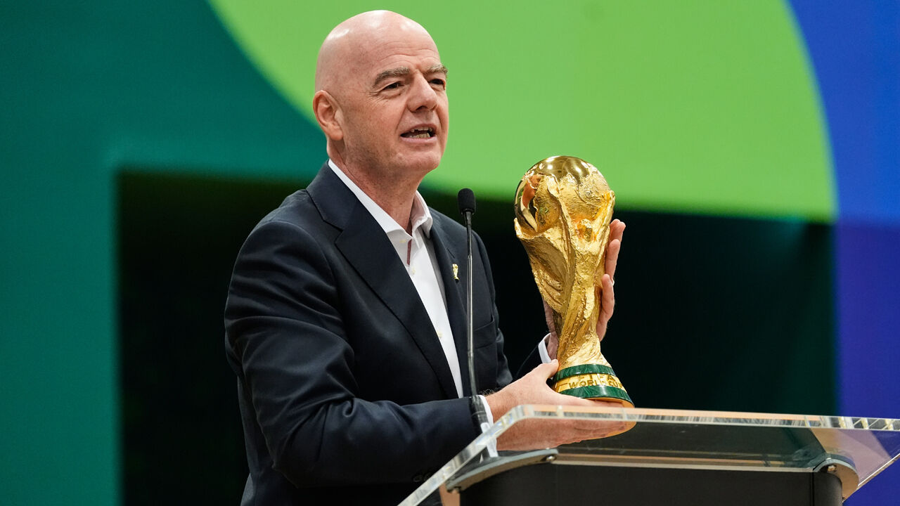 Ainda a venda do Mundial: UEFA ameaça avançar com ação legal contra Infantino