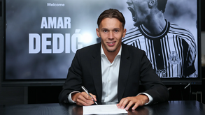 Dedic oficializado no Newcastle