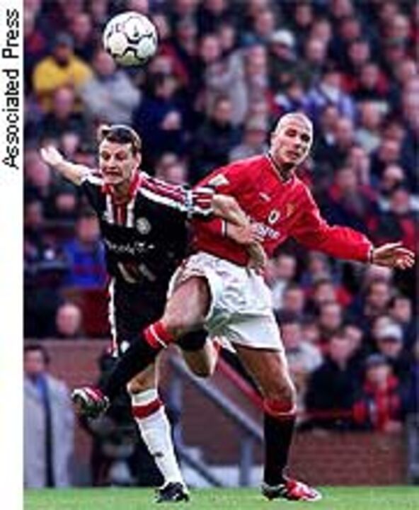 Manchester United assume liderança da Premier League