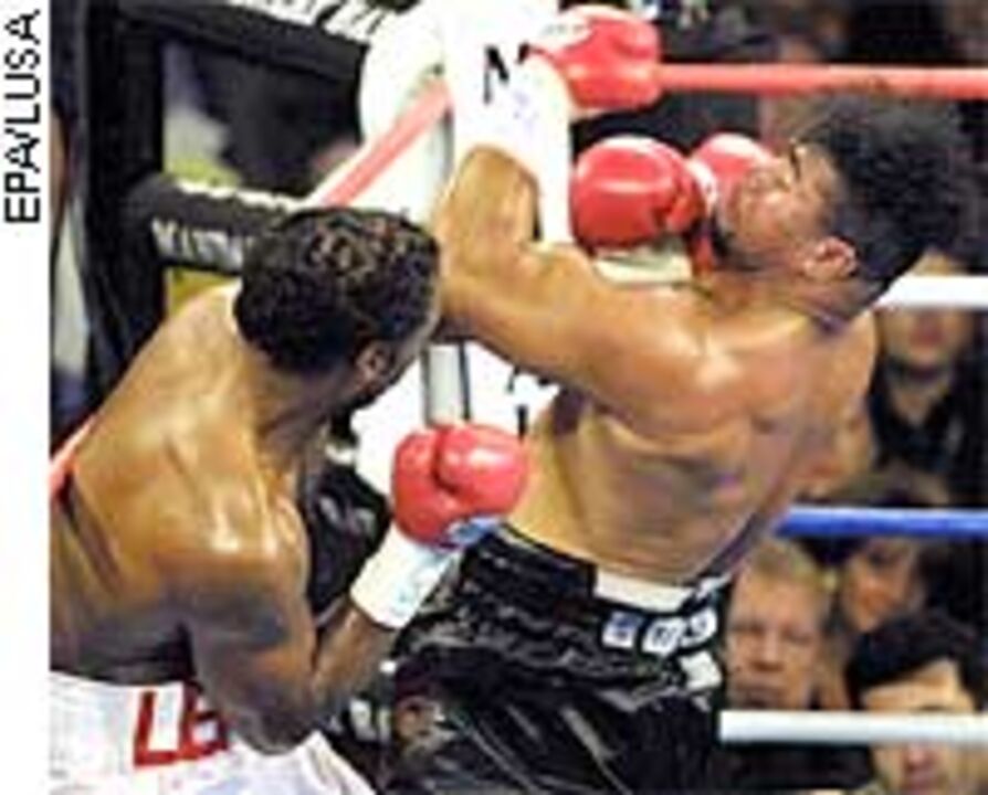 «Sir» Lennox Lewis educa «selvagem» David Tua