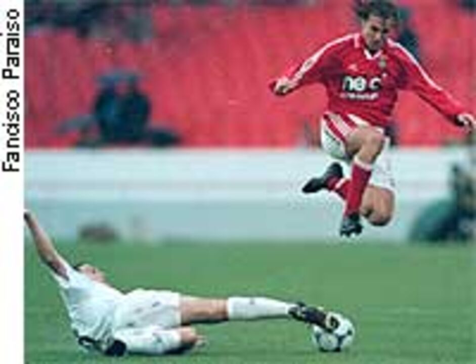 Benfica-Farense, 2-1: Um «penalty» à margem do sistema e um «anti-sistema» que compensa