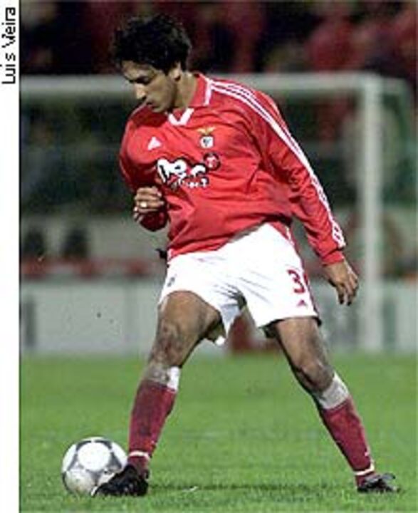 Escalona tem de explicar origem de passaporte italiano