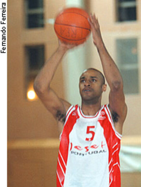 Lee Stringfellow reincide no uso de «cannabis»