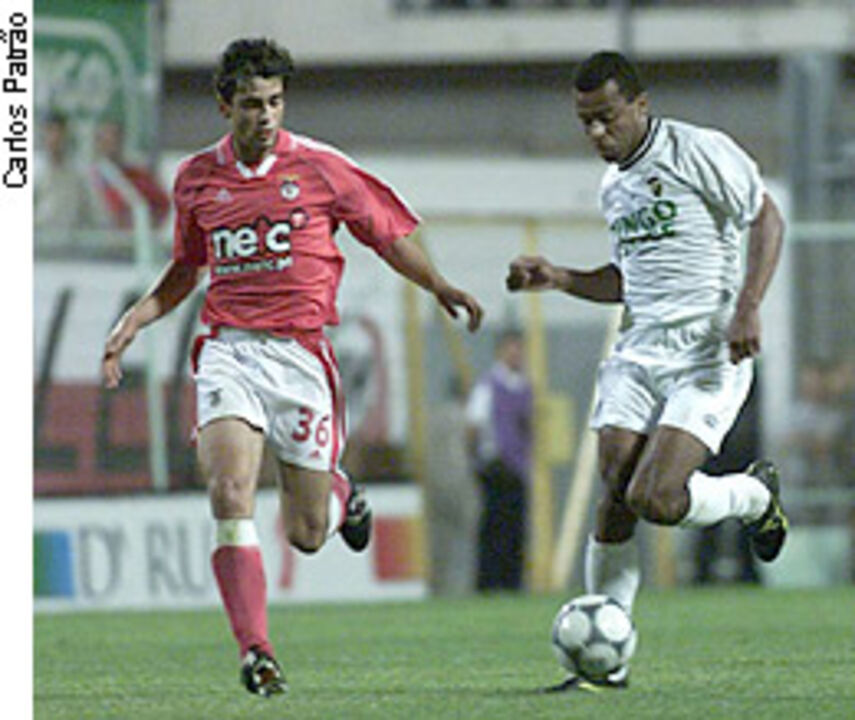 Farense-Benfica, 2-2: Correr o mesmo só dá empate