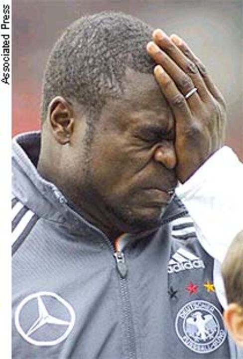 Primeiro jogador negro alemão abriu vitória ante Eslováquia