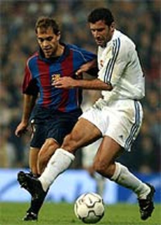 Figo derrota Barcelona em noite de aniversário