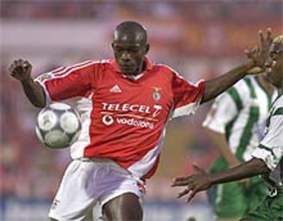 Mantorras entre os nomeados para Jogador Africano do Ano