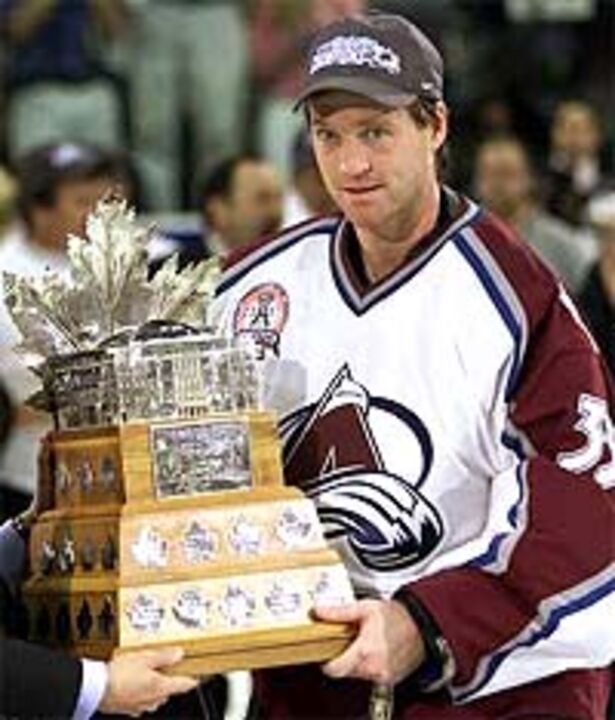 NHL: Avalanche «roubam» Stanley Cup aos Devils