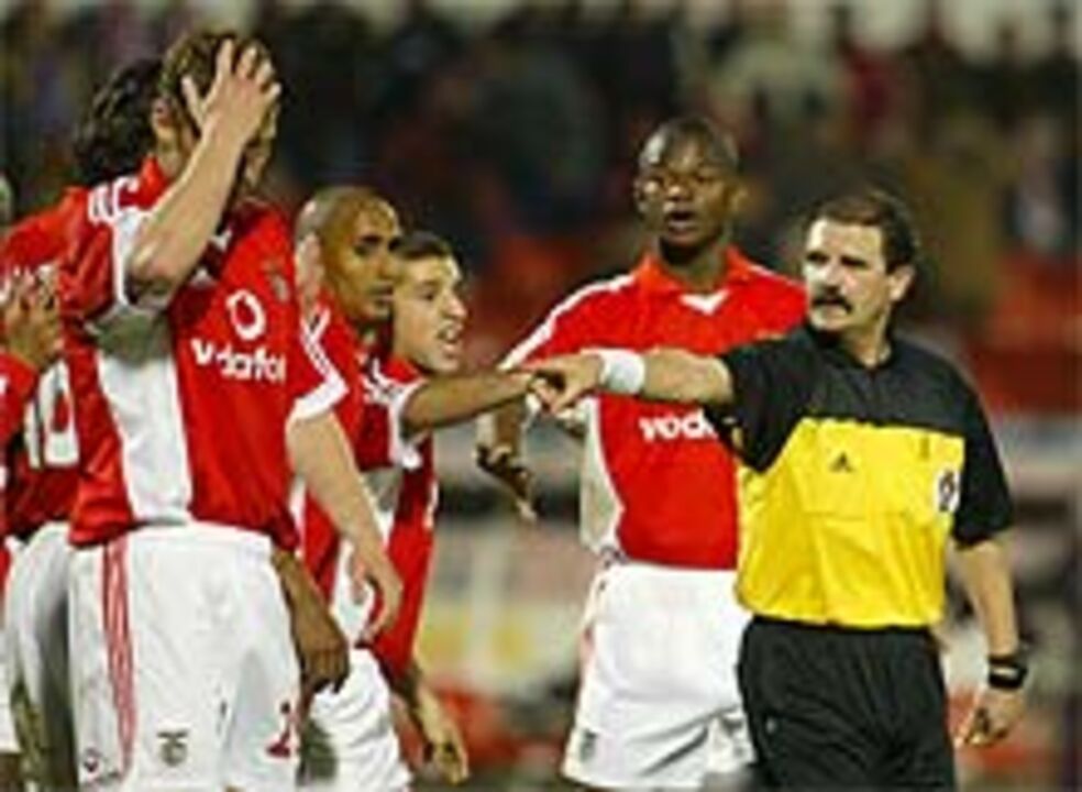 Golo parece mal anulado mas decisão é subjectiva