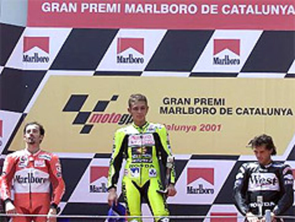 GP Catalunha: Rossi e Biaggi agridem-se a caminho do pódio