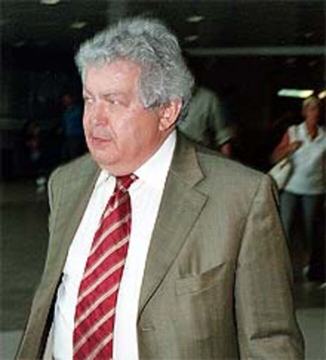 Mário Dias traz de Londres mais dados sobre estádio