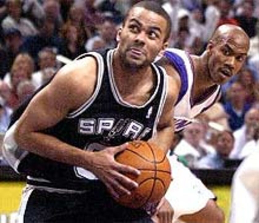 Duncan e Kidd decidem ''playoffs'' com ''triplos-duplos''