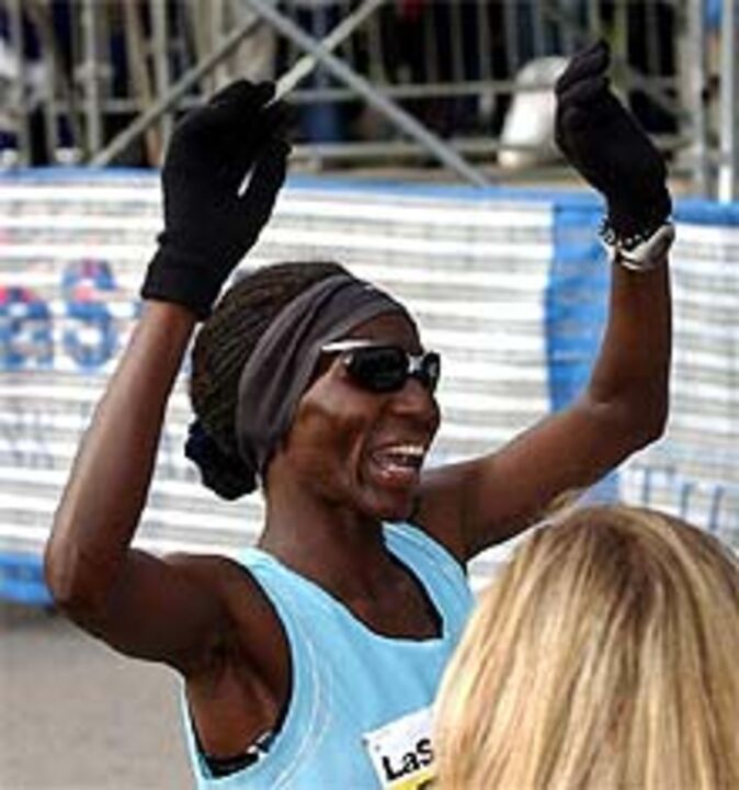 Mulheres na maratona mais perto dos homens