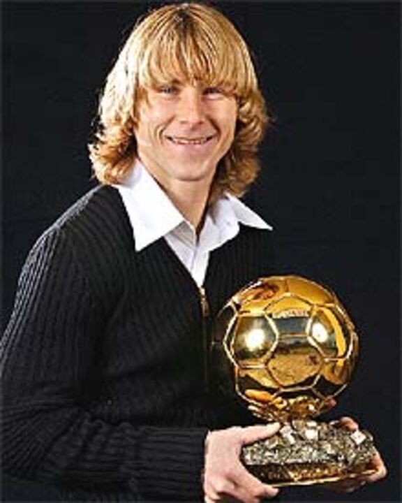 Nedved eleito Bola de Ouro