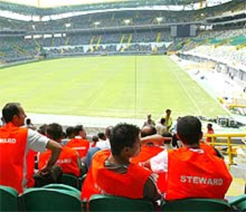 Um ''steward'' por cada 125 espectadores