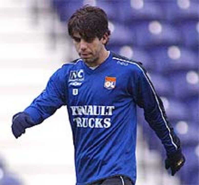 Juninho Pernambucano destaca bom momento do Lyon