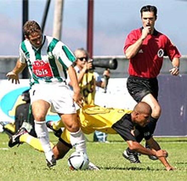 Penafiel-V. Setúbal, 1-4: Defesa tipo queijo suíço foi um fartar vilanagem