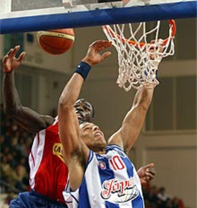 "Explosão" de Melvin reanima campeões