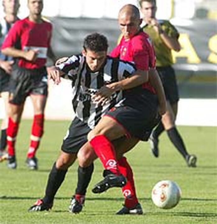 Varzim-Penafiel, 2-2: Empate penaliza ineficácia