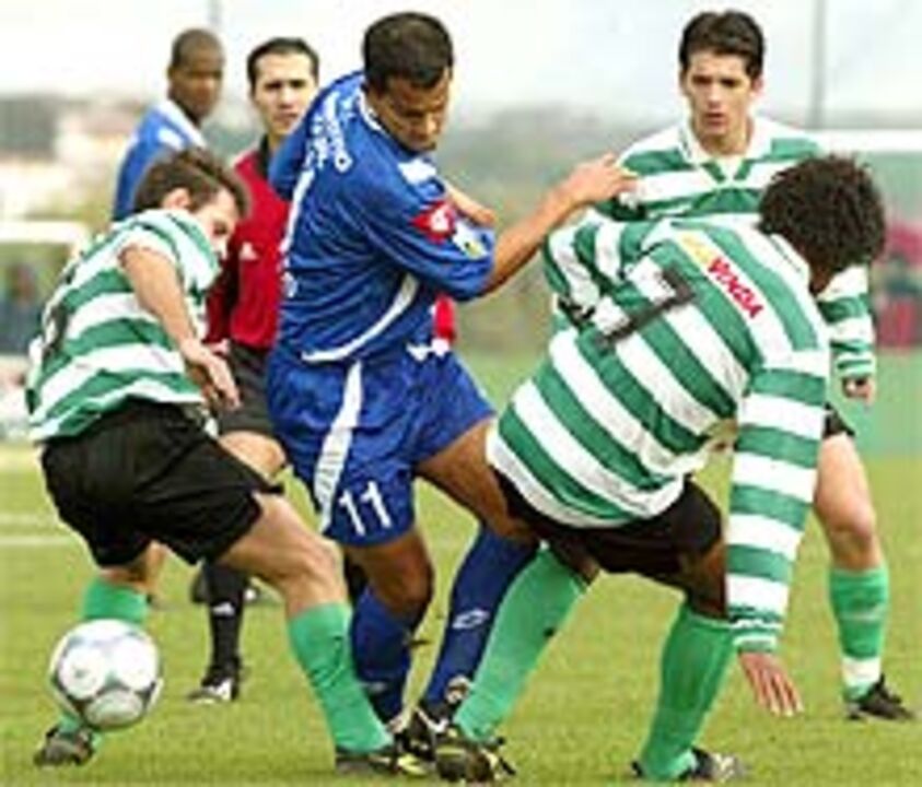 Lourinhanense-Belenenses, 0-2: Um triunfo natural em tons azul-pálido