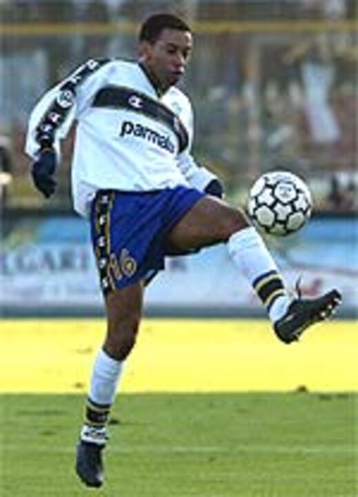 Baixar salário inviabiliza Júnior