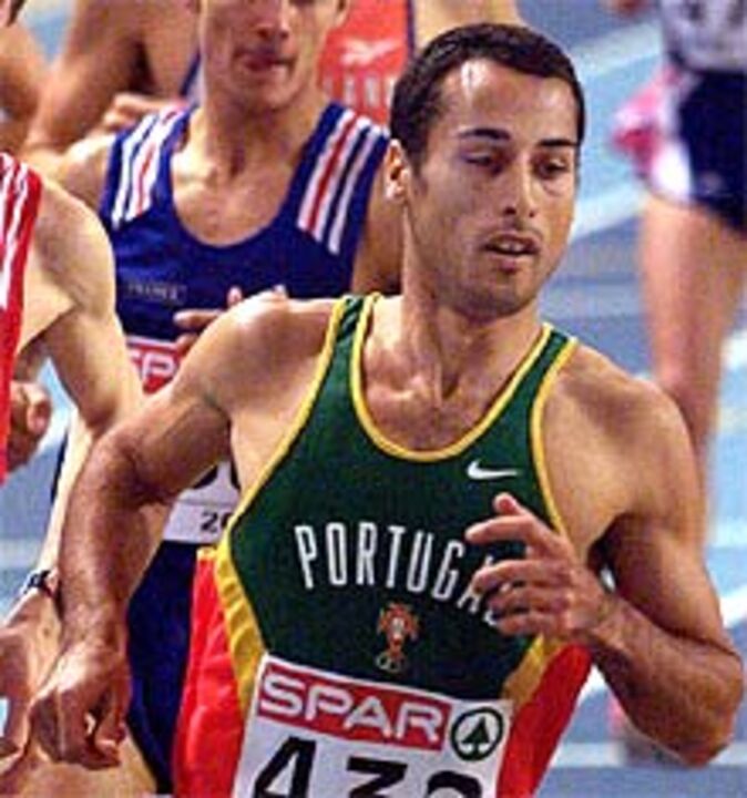 Sporting contrata Travassos