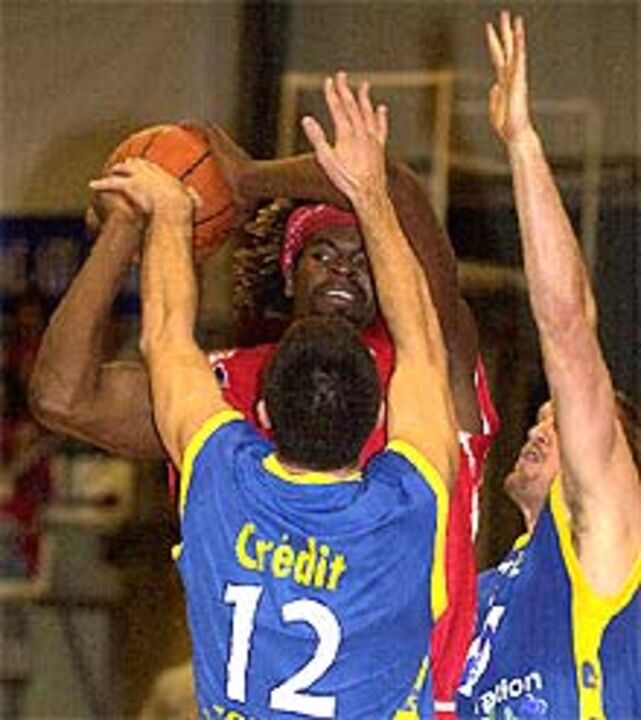 CAB vence e convence frente ao Toulon