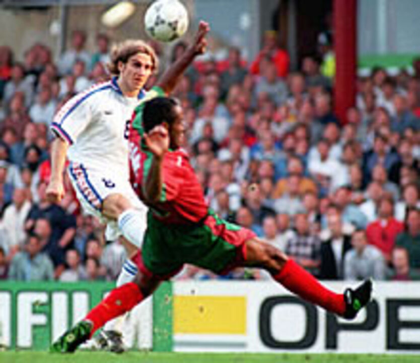 Domingo nada santo para crença nacional