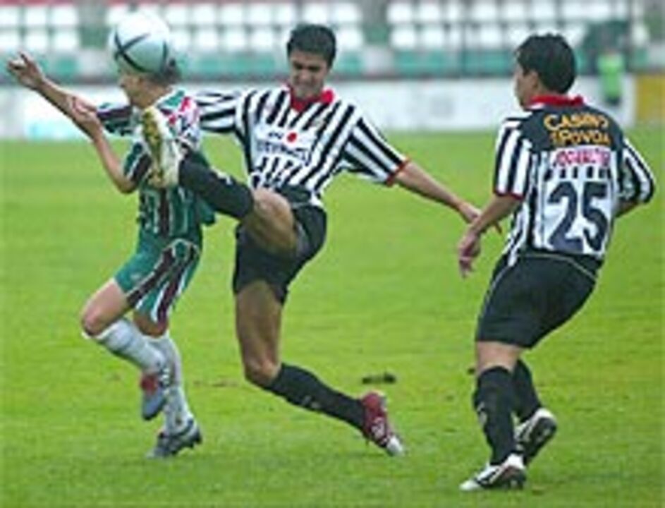 E. Amadora-Varzim, 2-1: Golos de rajada dão liderança