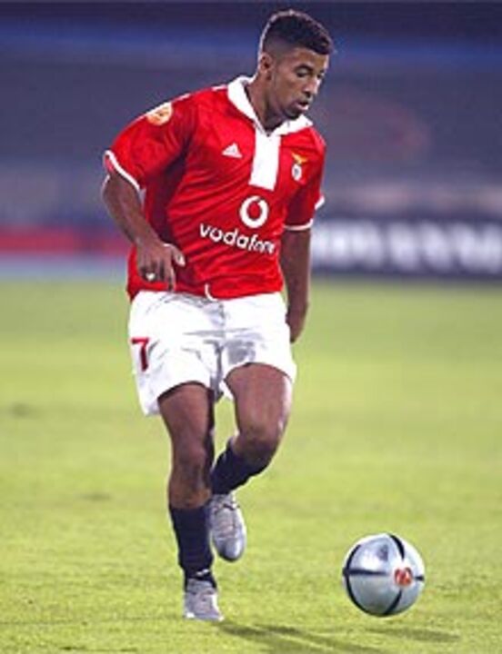 Ascensão de Carlitos culmina com o "tri"