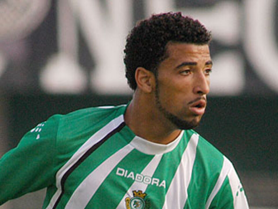 Carlitos cedido outra vez