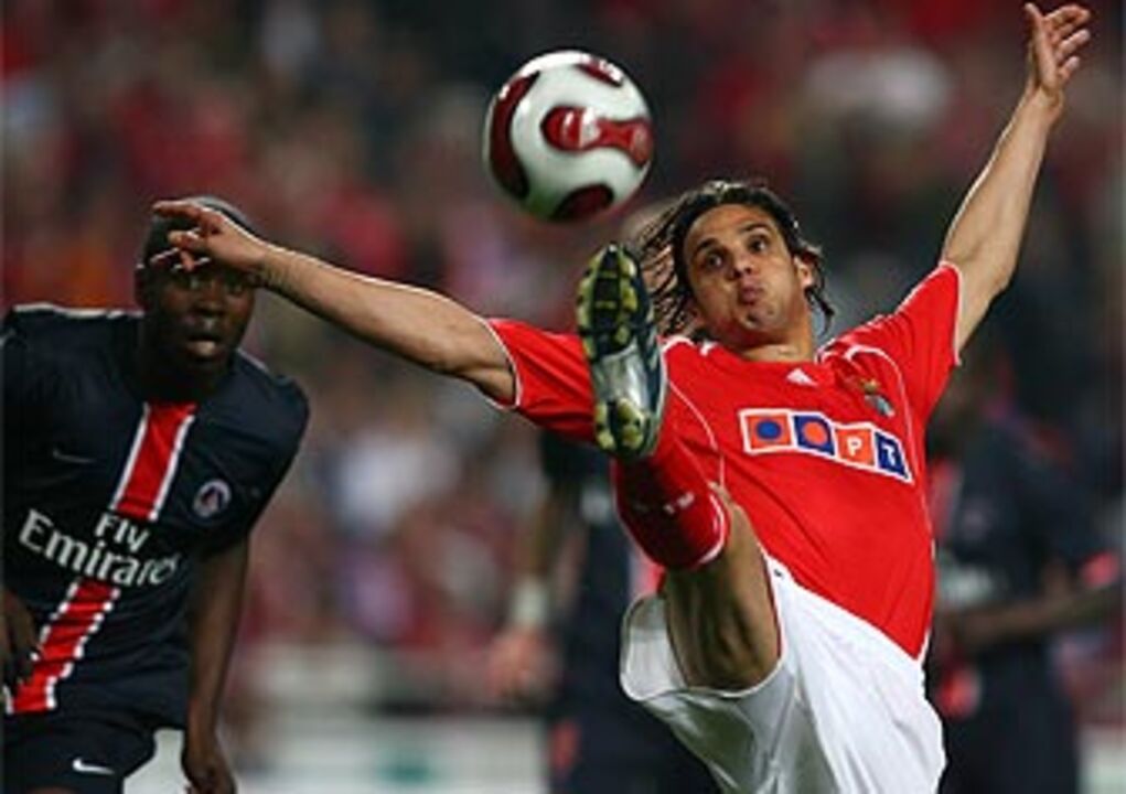 BENFICA-PSG, 3-1 (Simão 12'', [gp] 88'', Petit 26''; Pauleta 31'')