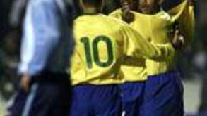 Brasil bate Argentina (3-1) e espanta a crise