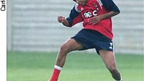 Entrevista de Pierre van Hooijdonk dá lugar a multa