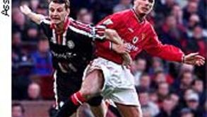 Manchester United assume liderança da Premier League