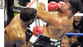 «Sir» Lennox Lewis educa «selvagem» David Tua